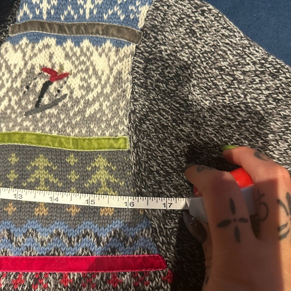 Woolrich Black & White Patterned Cardigan Sweater w Skiers - Picture 5 of 10